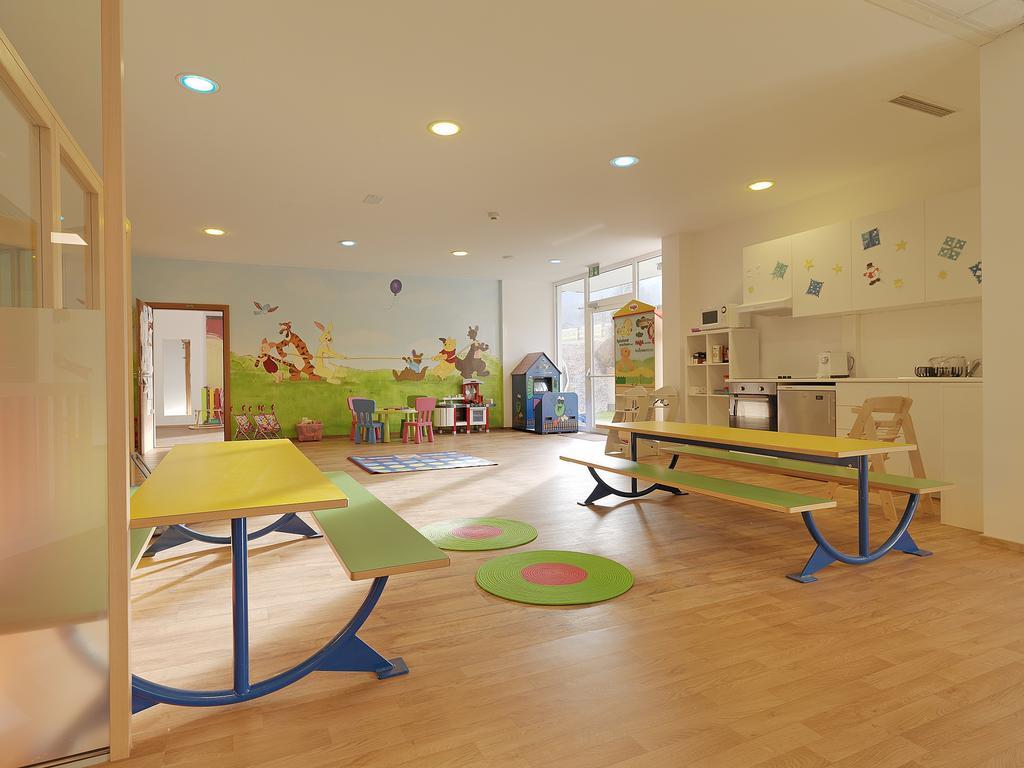 Alpina Zillertal . Family Lifestyle Kinderhotel Fuegen Exterior photo