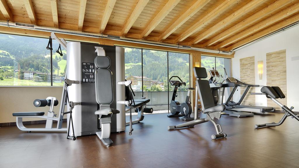 Alpina Zillertal . Family Lifestyle Kinderhotel Fuegen Exterior photo