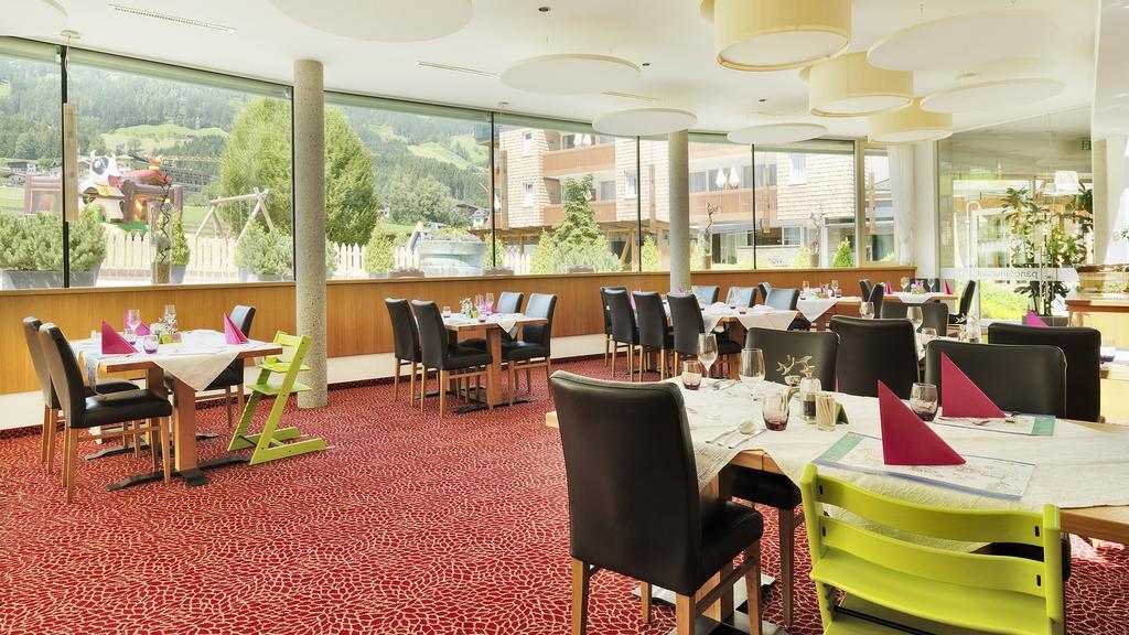 Alpina Zillertal . Family Lifestyle Kinderhotel Fuegen Exterior photo