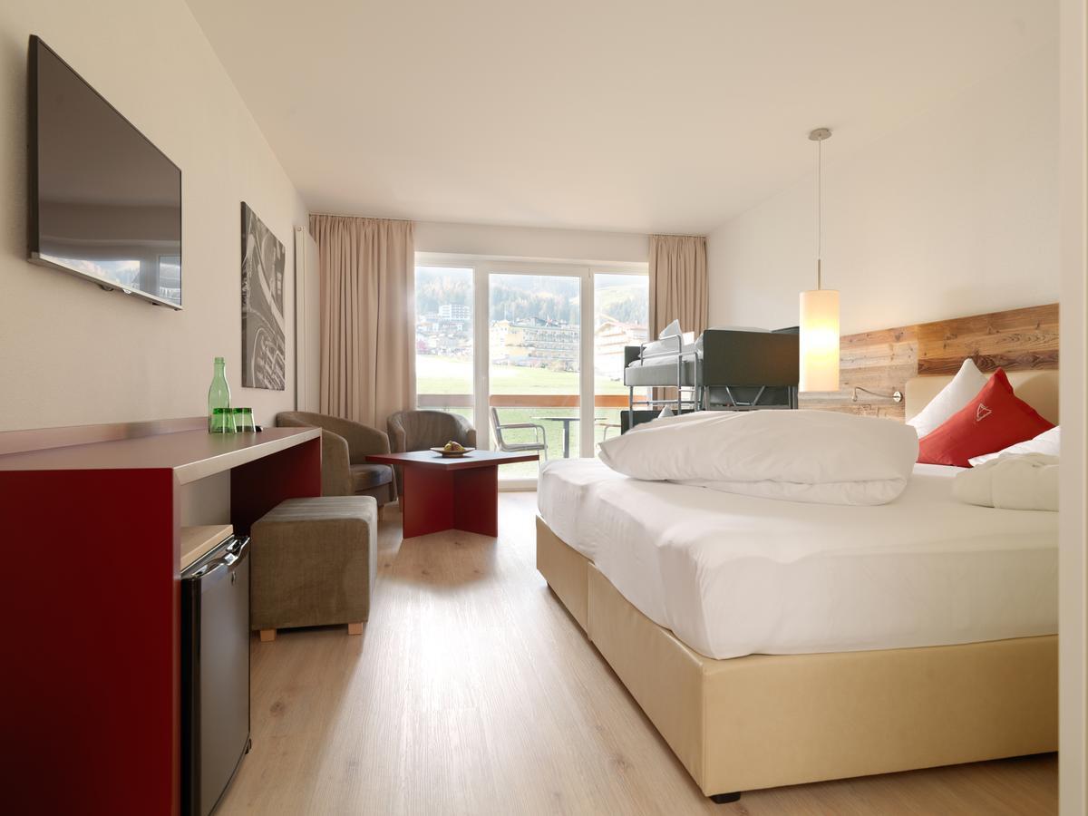 Alpina Zillertal . Family Lifestyle Kinderhotel Fuegen Exterior photo